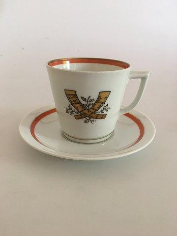 Royal Copenhagen Guldhornene med Orange Kant Kaffekop med Underkop No 883/9481 - Danam Antik