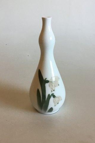 Royal Copenhagen Hvid Vase med Dorothealiljer - Danam Antik