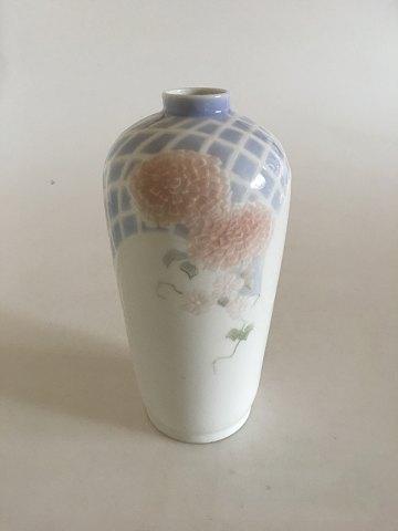 Royal Copenhagen Lav Relief Mønstret Vase af Anna Smidth - Danam Antik