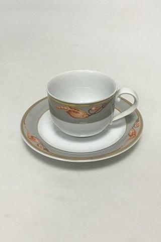 Royal Copenhagen Magnolia, Grå med rød dekoration Kaffekop med underkop No 072/073 - Danam Antik