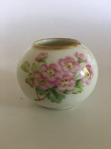 Royal Copenhagen Miniature Vase med Roser i Overglasur. - Danam Antik