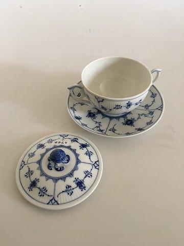 Royal Copenhagen Musselmalet Riflet Bouillon Kop med Underkop No. 2199 - Danam Antik