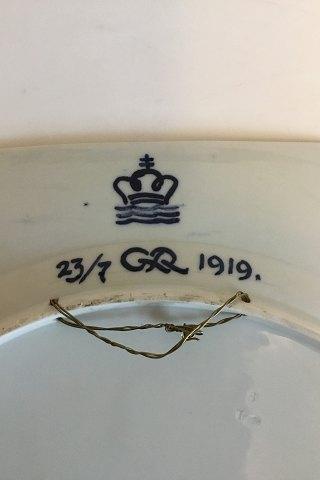 Royal Copenhagen Unika Fajance ottekantet platte dekoreret med ged der spiser af et træ - Danam Antik