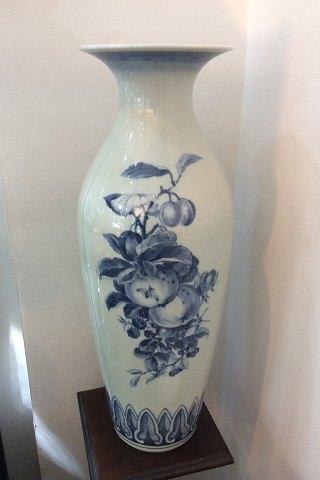 Royal Copenhagen Unika Vase af Oluf Jensen med blomster, frugter og Bier fra 1920 - Danam Antik