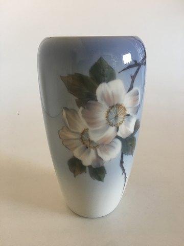 Royal Copenhagen Vase 2630/1049 med Rose Motiv - Danam Antik