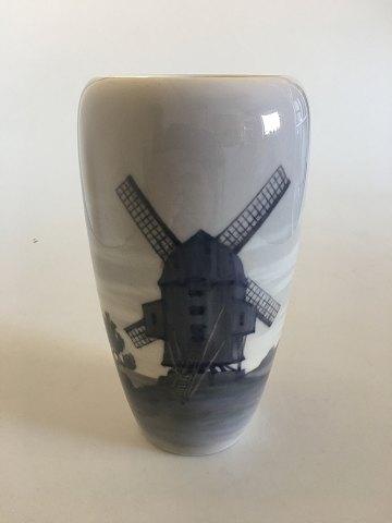 Royal Copenhagen Vase No 1851/1049 med Møllemotiv - Danam Antik