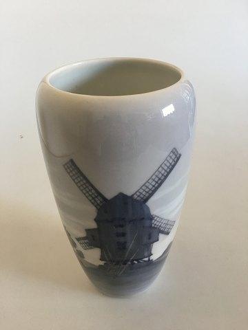 Royal Copenhagen Vase No 1851/1049 med Møllemotiv - Danam Antik