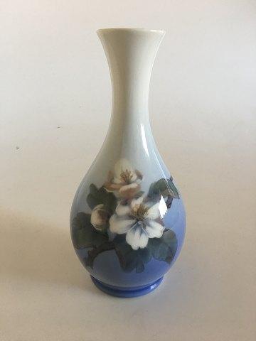 Royal Copenhagen Vase No 53/57 med Blomstermotiv - Danam Antik